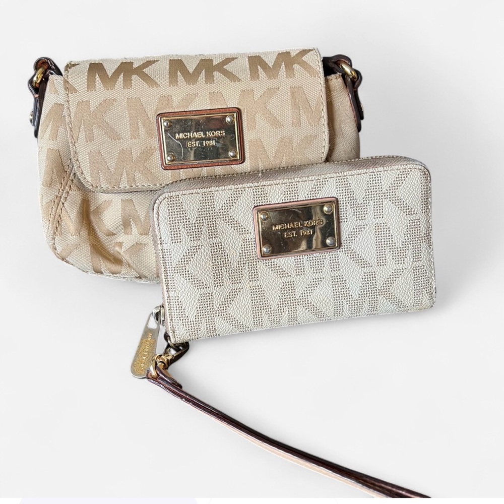 Michael Kors Monogram Crossbody and Wristletโ Set